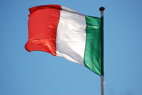 Pays a drapeau vert blanc rouge 